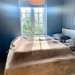 2 Bedroom Sleeps 4 Apartment