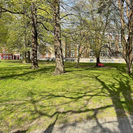 2 Bedroom Sleeps 4 Lägenhet