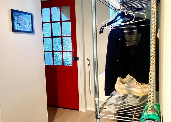 2 Bedroom Sleeps 4 Apartment