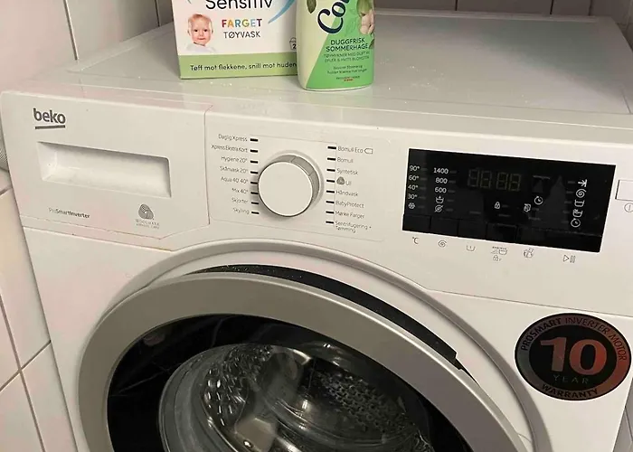 Apartment 2 Bedroom Sleeps 4 *