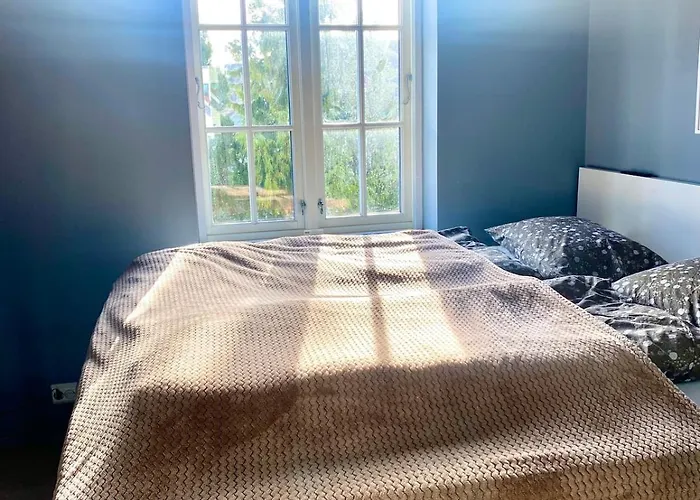 2 Bedroom Sleeps 4 Apartment